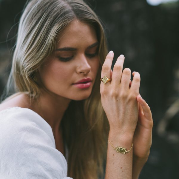 Idha Ring Gold and Bracelet