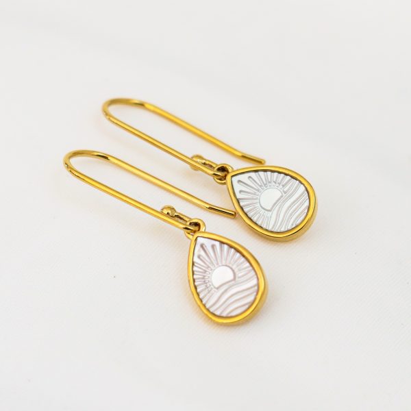 Mira Earrings in Gold (3)